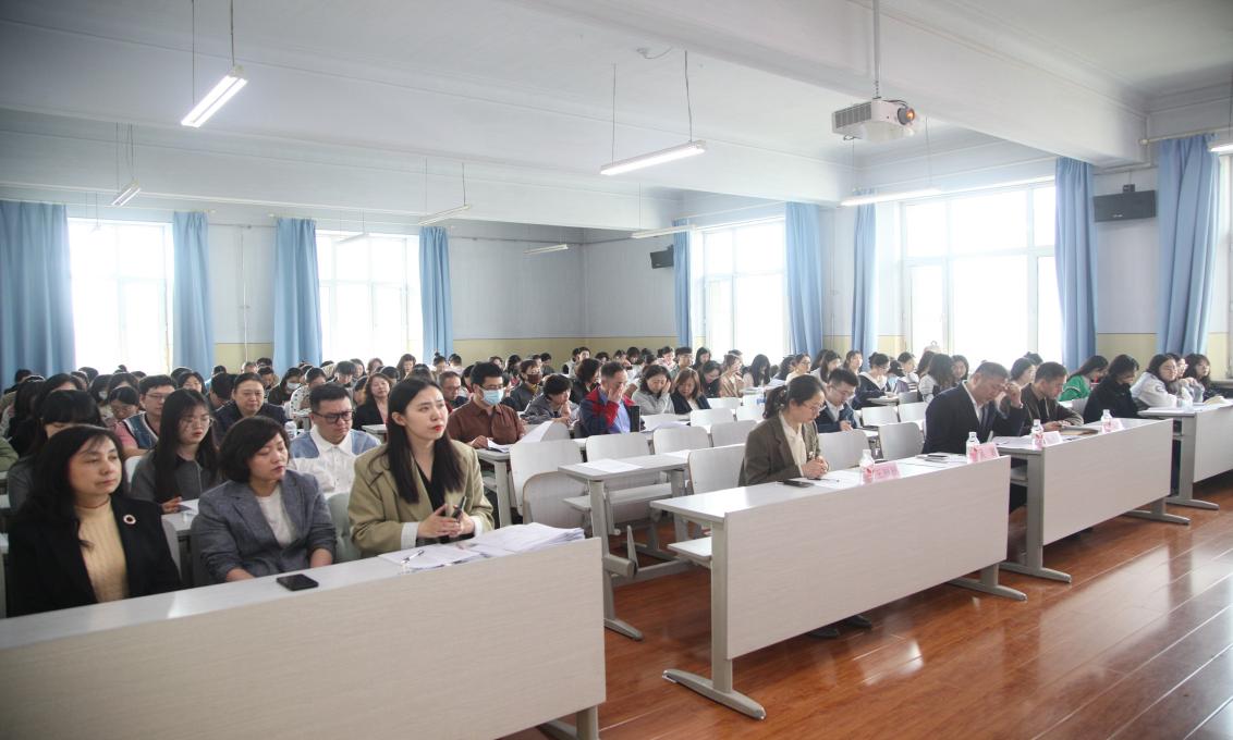 中共哈爾濱工程大學(xué)外國(guó)語(yǔ)學(xué)院黨員大會(huì)順利召開