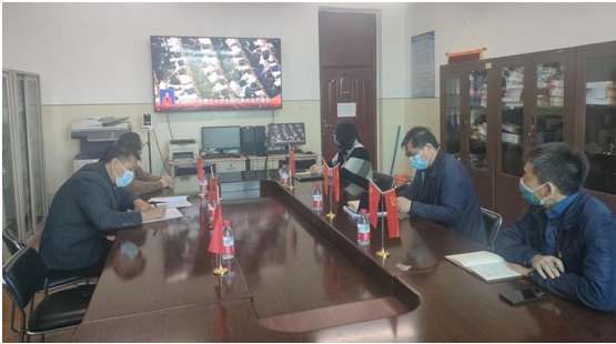 外國語學(xué)院黨委中心組和學(xué)生代表集體收看 學(xué)習(xí)黨的二十大開幕會