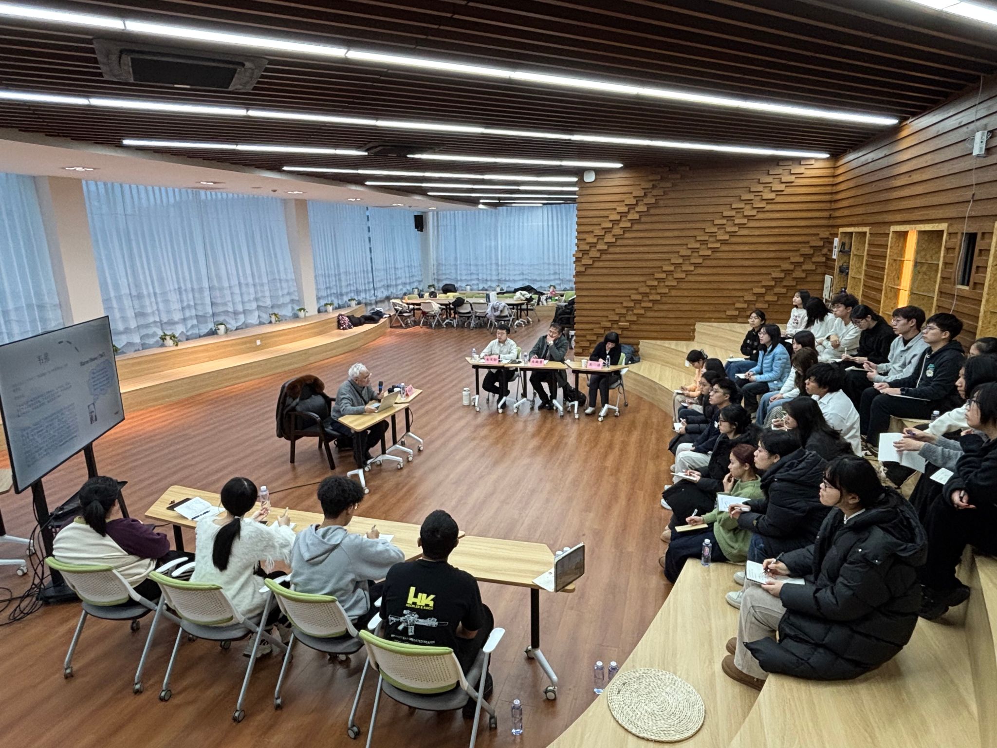 計算語言學開拓者馮志偉先生為我校英語AI實驗班新生講學