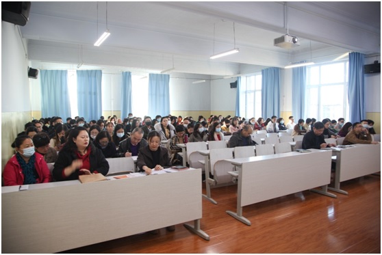 外國(guó)語學(xué)院召開全體教職工大會(huì)