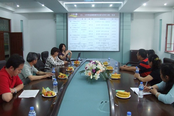 哈爾濱工業(yè)大學(xué)（威海）外國語學(xué)院院長張敏一行來訪