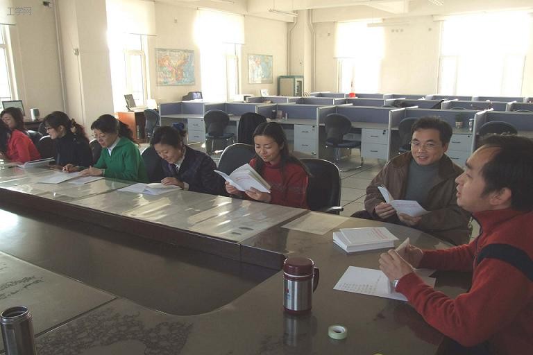 外語系開展“深入貫徹學(xué)習(xí)十七大精神”系列活動