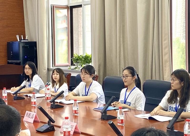 營員與導師代表交流