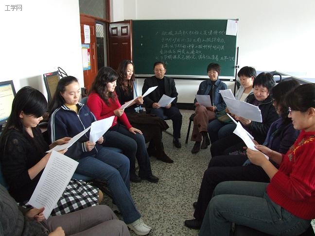 外語系黨總支以多種形式深入開展學(xué)習(xí)胡錦濤總書記教師節(jié)講話精神的活動