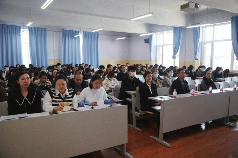 外國語學(xué)院召開2022年度教職工大會(huì)