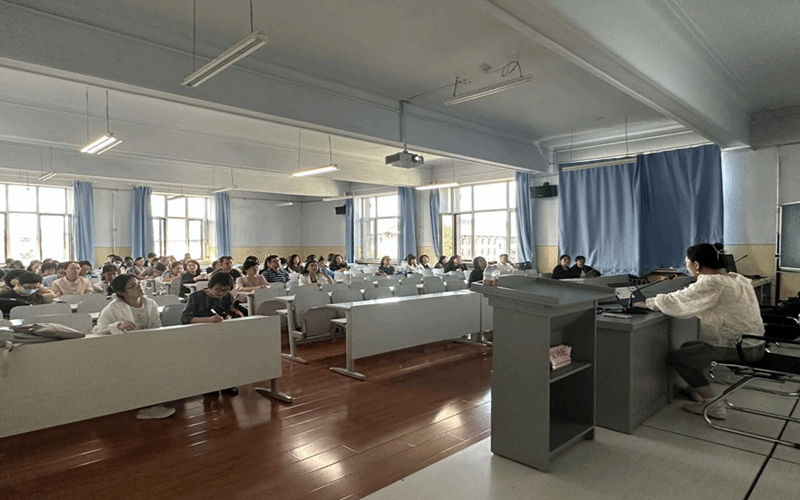 外國語學(xué)院舉辦人工智能賦能外語教育教學(xué)數(shù)字化轉(zhuǎn)型培訓(xùn)會(huì)