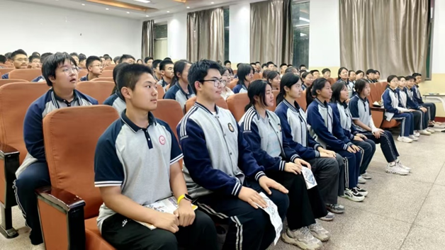 深藍(lán)啟航，未來可期——山西省臨汾一中校際交流與國防科普宣講記