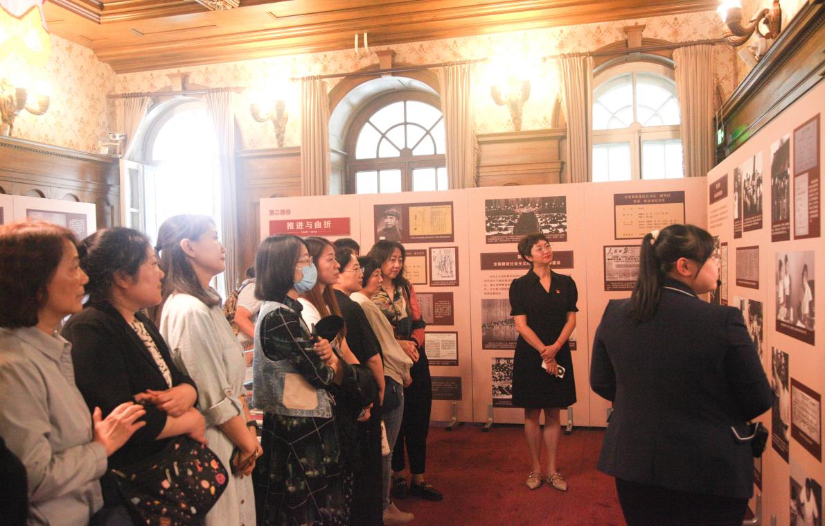 外國語學(xué)院開展聯(lián)合主題黨日活動，推進(jìn)黨紀(jì)學(xué)習(xí)教育走深走實