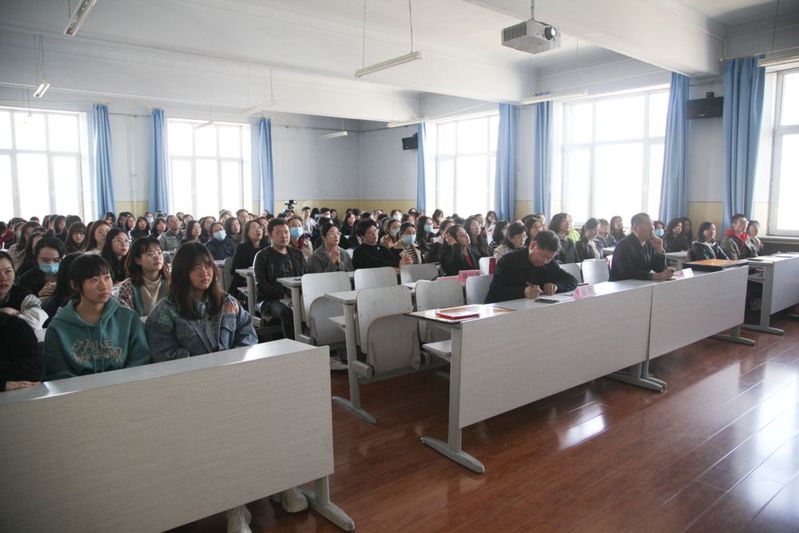 外語系語用學(xué)等六個(gè)研究中心正式成立