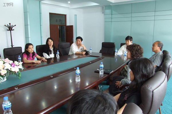 哈工大外國(guó)語(yǔ)學(xué)院一行來(lái)我校調(diào)研